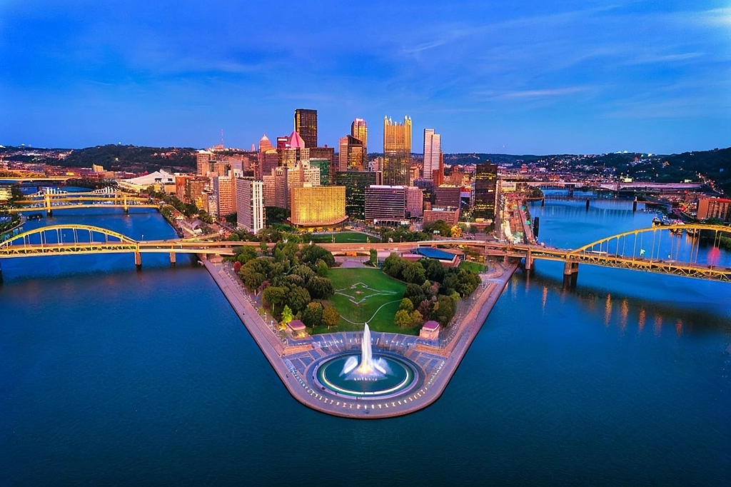 Pittsburgh skyline and Point State Park.